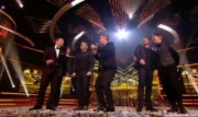 Take That au X Factor 12-12-2010 Cb8f03111017230