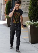Джастин Тимберлэйк (Justin Timberlake) arrives at a medical building in Beverly Hills on June 1, 2012 (12xHQ) C02a6a195361377