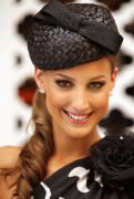 bd7efd54802170 Laura Dundovic   in Australia at Victoria Derby Day in Melbourne, 11/31/09