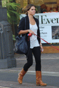 b1189655206832 Kate French Out with Doggie in LA   11/06/09