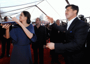 8091d765377438.gif