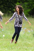 7c27b188188655 Selena Gomez Films A Commerical For Her Dream Out  Loud Clothing Line